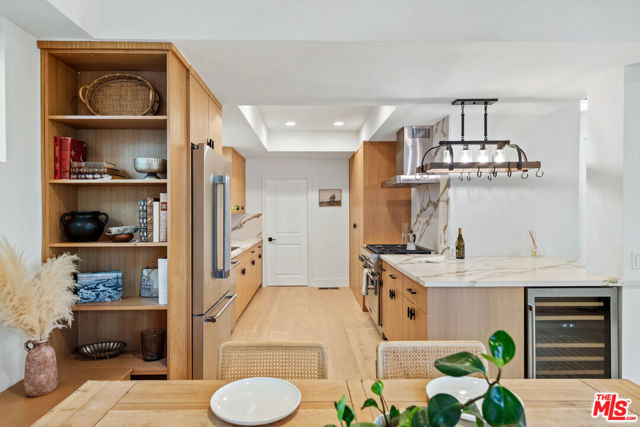 4148 Sunswept Drive, Studio City CA: https://media.crmls.org/mediaz/3716ce5b-80ba-4fca-aa2e-4730857400f6.jpg
