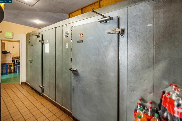 353 24Th St, Richmond CA: https://media.crmls.org/mediaz/3716f6ca-86cc-46d2-887f-28fcb55ffc02.jpg