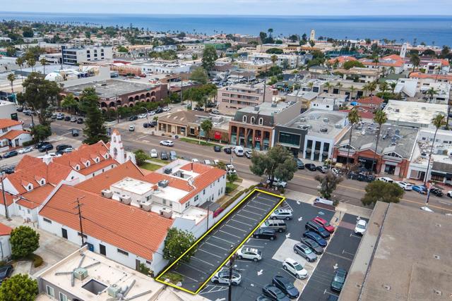 7733 Girard Ave, La Jolla CA: https://media.crmls.org/mediaz/3717486a-ebb6-497b-b392-dde960adcf32.jpg