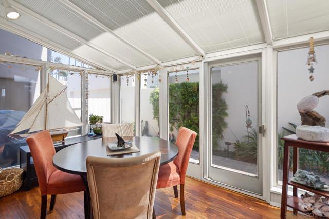 54 Half Moon Bend, Coronado CA: https://media.crmls.org/mediaz/3717adbd-4a66-4c3e-a690-91c88490abd6.jpg