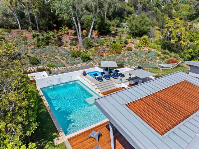 6672 Avenida Andorra, La Jolla CA: https://media.crmls.org/mediaz/3717c844-7459-4892-82dc-a83a006aa5ce.jpg