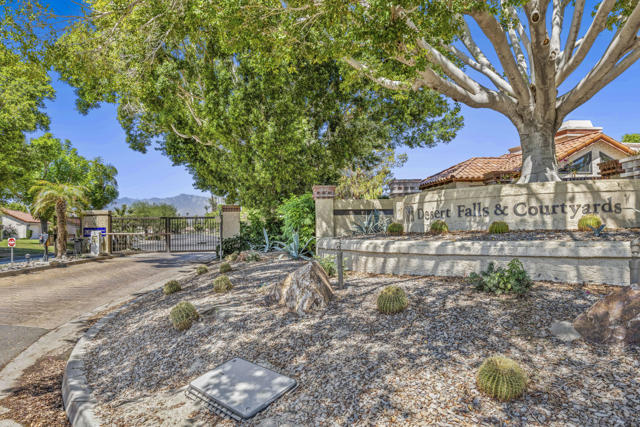 126 Avellino Circle, Palm Desert CA: https://media.crmls.org/mediaz/3717ed33-7fc9-4f72-a323-b3e76739d385.jpg