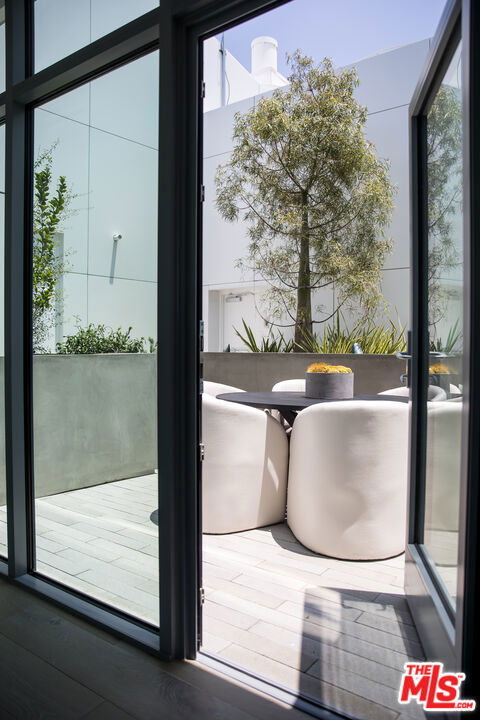 8600 Wilshire Boulevard, Beverly Hills CA: https://media.crmls.org/mediaz/37186253-515a-4167-b05b-4b5af4e7a9cb.jpg
