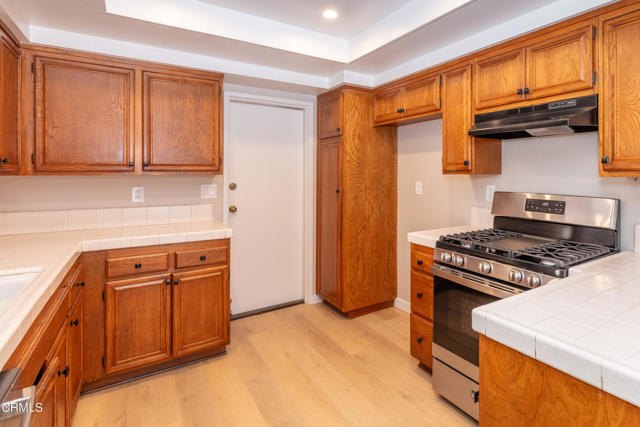 Detail Gallery Image 7 of 25 For 985 Hawthorne Ln, Ventura,  CA 93003 - 3 Beds | 3/1 Baths