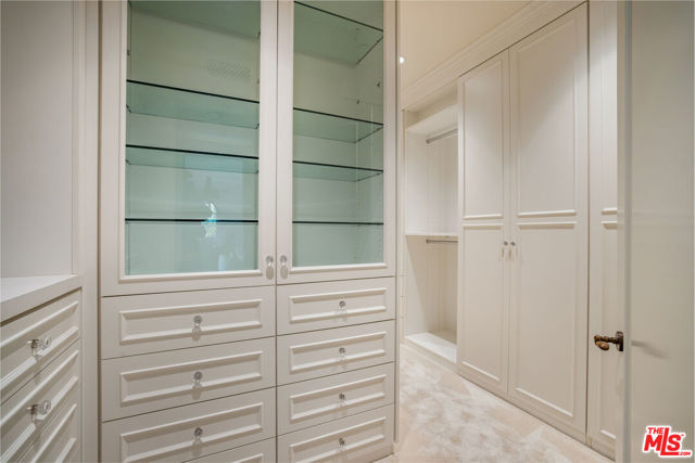 706 N Crescent Drive, Beverly Hills CA: https://media.crmls.org/mediaz/371960da-d713-4da3-856c-9cb69843a2c5.jpg