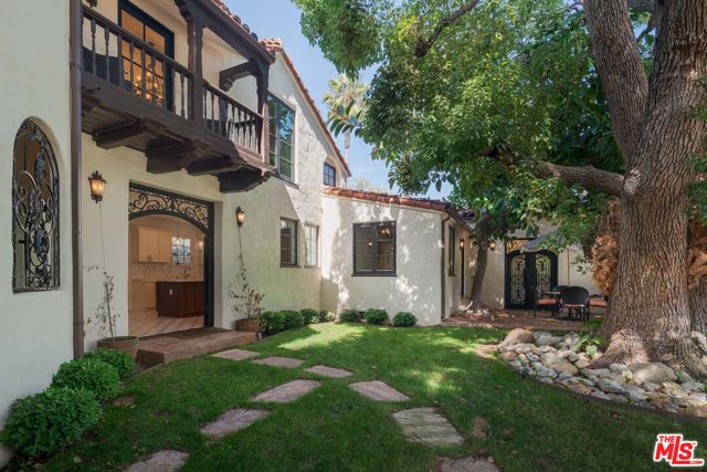 333 Virginia Avenue, Pasadena CA: https://media.crmls.org/mediaz/37197dde-39cb-4a9b-9d54-29452537a32b.jpg