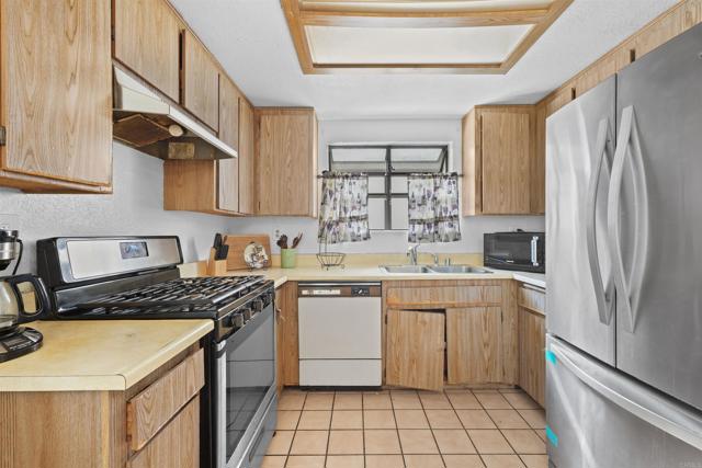 Detail Gallery Image 9 of 33 For 5088 Elkhart St, San Diego,  CA 92105 - 3 Beds | 2 Baths