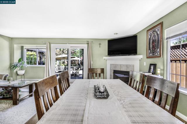 1795 Walnut Creek Dr, Santa Rosa CA: https://media.crmls.org/mediaz/371abd20-d751-4cf9-b406-56013c177056.jpg