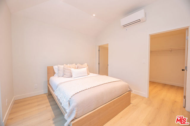 5325 S Victoria Avenue, Los Angeles CA: https://media.crmls.org/mediaz/371b0b99-4aea-4c8c-9618-35faeb07f660.jpg