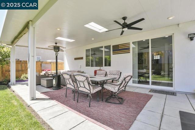 369 Myrtle Ln, Oakley CA: https://media.crmls.org/mediaz/371b4454-2e0b-4c9a-9d7d-ab86195bfc8f.jpg