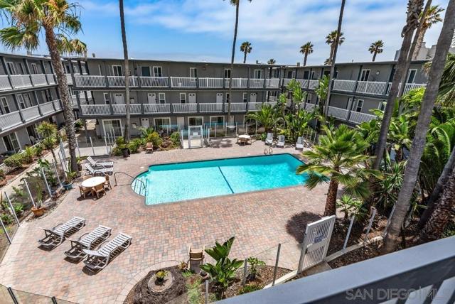 1111 Seacoast Dr, Imperial Beach CA: https://media.crmls.org/mediaz/371bdd38-9670-447a-a806-40a467e7295d.jpg