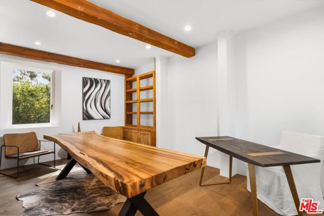 27405 Pacific Coast Highway, Malibu CA: https://media.crmls.org/mediaz/371c0532-38cf-42e5-bbce-3da90bcb607b.jpg