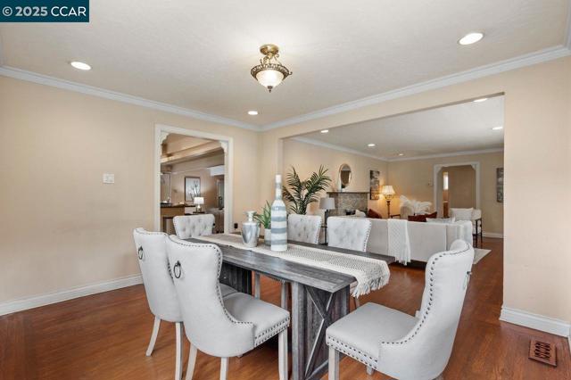 2401 Casa Way, Walnut Creek CA: https://media.crmls.org/mediaz/371c09f4-de04-4f0e-b820-03938d6b1238.jpg