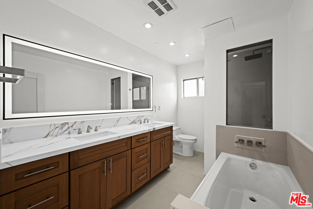 136 S Palm Drive #301