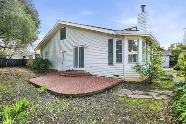915 Berry Avenue, Los Altos CA: https://media.crmls.org/mediaz/371c6a09-03db-4136-88e4-005786b55e69.jpg