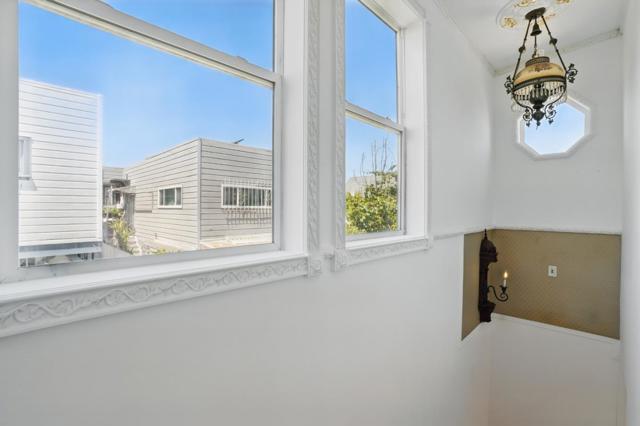 32 Cross Street, San Francisco CA: https://media.crmls.org/mediaz/371ce676-7cd7-4319-a573-27235f0d8816.jpg