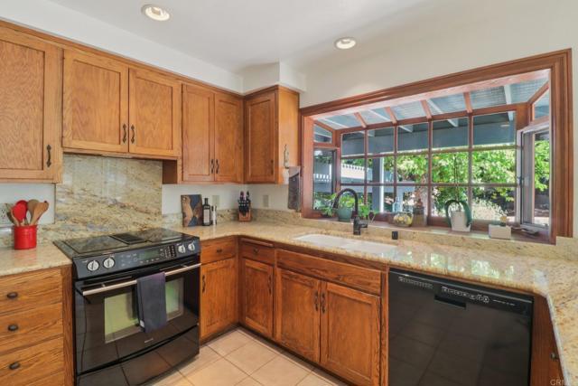 1921 Via Corina, Alpine CA: https://media.crmls.org/mediaz/371d05ed-c9da-4922-ac2e-70bd1b8b8319.jpg