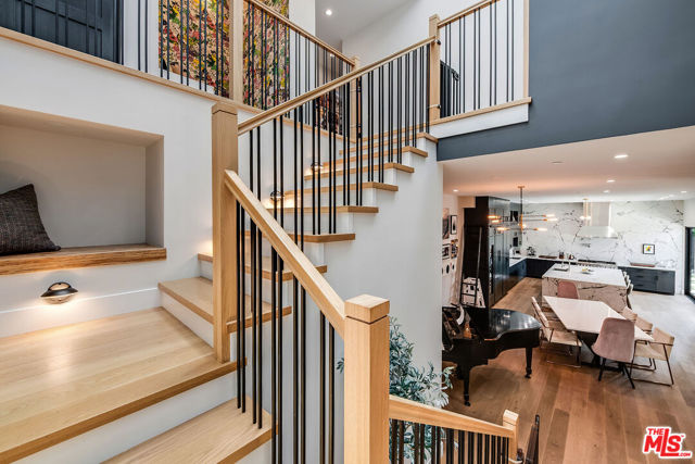 11258 Laurie Drive, Studio City CA: https://media.crmls.org/mediaz/371d4183-4794-404b-894b-b75d03cfe7bb.jpg