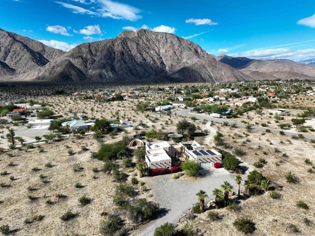 187 Verbena Dr, Borrego Springs CA: https://media.crmls.org/mediaz/371d43a0-5870-4fa7-8e6e-f5a6656b9a04.jpg