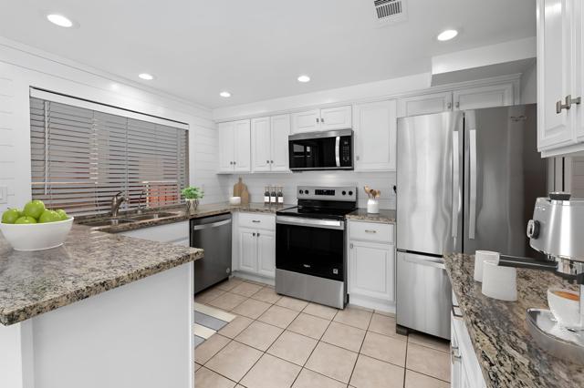 Detail Gallery Image 5 of 28 For 831 E 3rd Ave #8,  Escondido,  CA 92025 - 2 Beds | 2/1 Baths