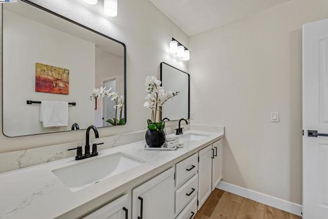 32 Maximo Ct, Danville CA: https://media.crmls.org/mediaz/371dbaff-8d2a-431f-a83b-681dd3adb9fb.jpg