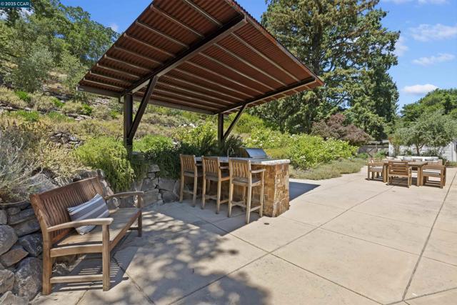 3363 Springhill Rd, Lafayette CA: https://media.crmls.org/mediaz/371df6b6-dd1e-469e-a84c-63c698eaf4a1.jpg