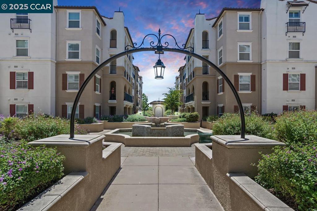 3240 Maguire Way #401