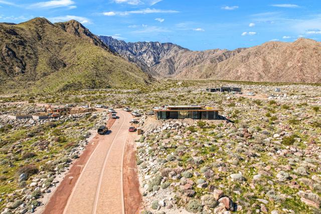 2338 City View Drive, Palm Springs CA: https://media.crmls.org/mediaz/371e74c3-562d-4b01-8511-99238d72faf3.jpg