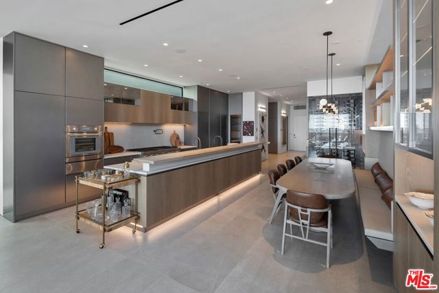 938 -940 Palisades Beach Road, Santa Monica CA: https://media.crmls.org/mediaz/371f1752-e729-4160-96d9-4bfc08adafb2.jpg