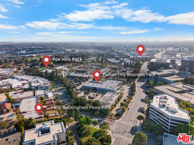 5950 Buckingham, Culver City CA: https://media.crmls.org/mediaz/371f43b5-3090-477b-bb8d-0f4077a7dc33.jpg