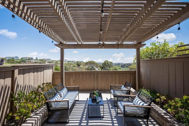 4577 Essex Ct, Carlsbad CA: https://media.crmls.org/mediaz/371f6df4-25bc-4261-9f14-e464f5580adf.jpg