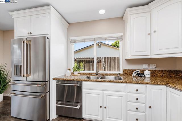 648 Buckeye Dr, Livermore CA: https://media.crmls.org/mediaz/371fa0c0-50a4-4abe-b607-858ea38b6a4e.jpg