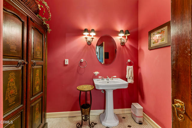 5321 Alta Canyada Road, La Canada Flintridge CA: https://media.crmls.org/mediaz/371fcebb-88cb-49b9-b0ca-8ecf5c7e1d34.jpg