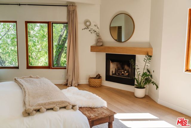 2145 Sunset Crest Drive, Los Angeles CA: https://media.crmls.org/mediaz/371fd28b-b780-4d72-aa03-94f35c3165e4.jpg