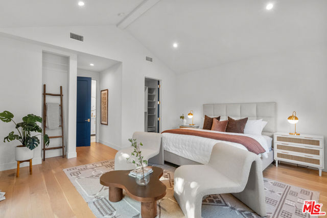 16820 Mccormick Street, Encino CA: https://media.crmls.org/mediaz/371fee8c-02ae-4208-82f5-9c9a86526a92.jpg