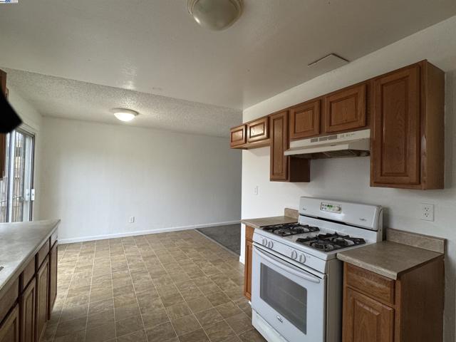 3338 Zamora Way, Stockton CA: https://media.crmls.org/mediaz/3720b17e-9b43-4962-98f5-c54b9298bbb6.jpg