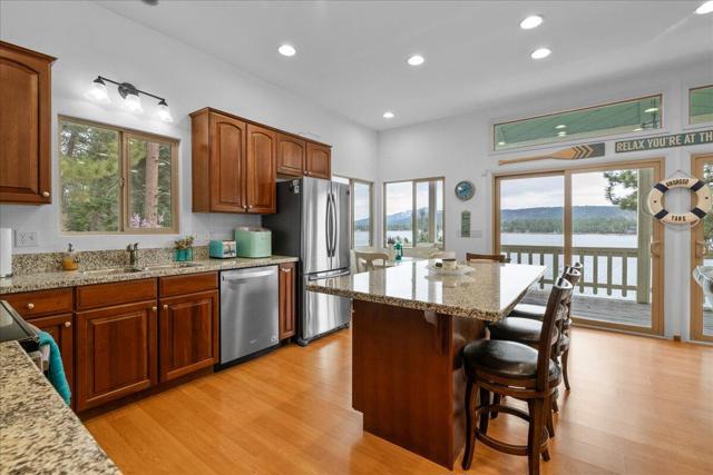 38634 N Shore Drive, Fawnskin CA: https://media.crmls.org/mediaz/3720b677-5484-4e1d-a454-a073ebe6baa1.jpg