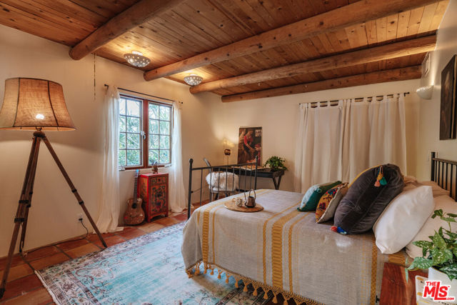 2865 Marquette Drive, Topanga CA: https://media.crmls.org/mediaz/3720c07f-3f14-4c39-866d-33cc6662076b.jpg