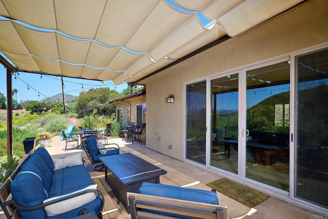 2021 Willow Glen Road, Fallbrook CA: https://media.crmls.org/mediaz/3720dfb1-4f42-4785-9124-cd6c6a559385.jpg