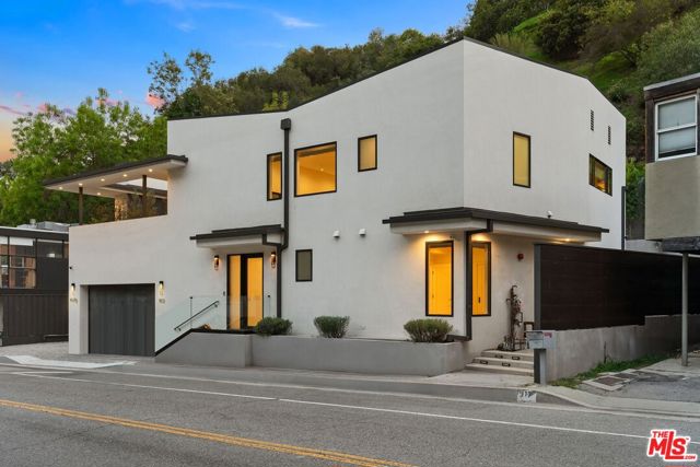 913 913 1/2 N Beverly Glen Boulevard, Bel Air CA: https://media.crmls.org/mediaz/3720ef61-cdc5-4cfb-ac5b-3d3525969cb5.jpg