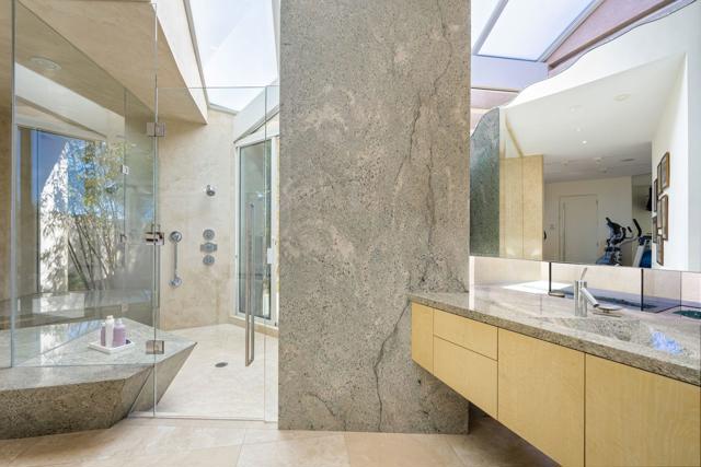 79095 Tom Fazio N Lane, La Quinta CA: https://media.crmls.org/mediaz/37212a58-2f2c-4b64-9447-960c727e10c4.jpg