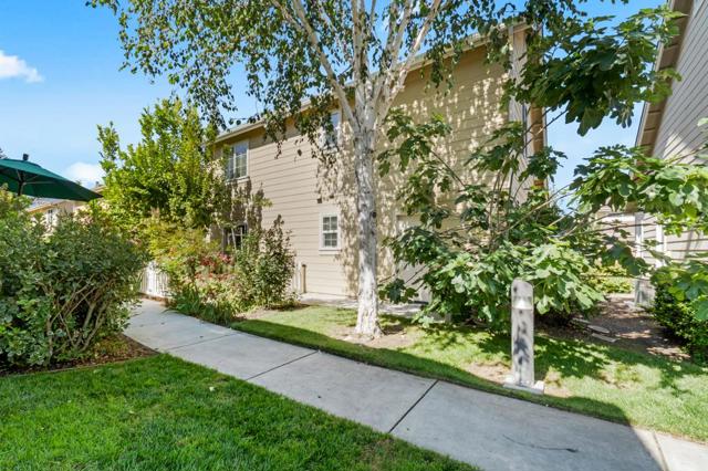 1544 Rosette Way, Gilroy CA: https://media.crmls.org/mediaz/37216b45-321d-47f3-8e9c-5c29174a35ab.jpg