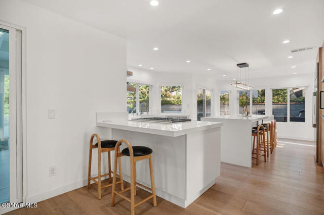 29504 Woodbrook Drive, Agoura Hills CA: https://media.crmls.org/mediaz/3721826e-92ea-4302-8e61-030bec357601.jpg
