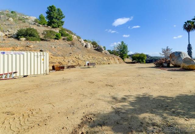 496 Camino Calafia, San Marcos CA: https://media.crmls.org/mediaz/37218f52-1e5d-40d7-b692-aa392d8b9096.jpg