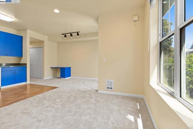 1121 40th Street, Emeryville CA: https://media.crmls.org/mediaz/3721db5d-a9dd-428e-a168-d20fdc25e1f3.jpg