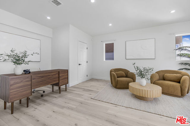 18202 Rancho Street, Tarzana CA: https://media.crmls.org/mediaz/3721ebd8-daae-4516-aac9-ba65a4ffce5a.jpg