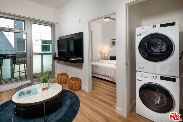 3223 Wilshire Boulevard, Santa Monica CA: https://media.crmls.org/mediaz/37227662-c404-4395-bc89-fcc9bd20a45a.jpg