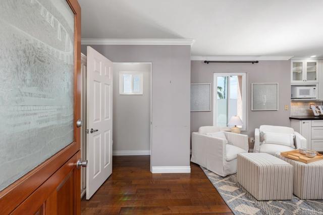 Detail Gallery Image 4 of 25 For 962 E Ave #C,  Coronado,  CA 92118 - 2 Beds | 2/1 Baths