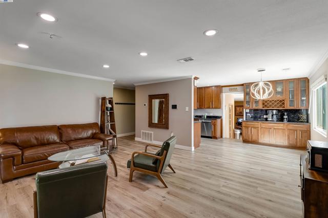3454 Halifax Way, Concord CA: https://media.crmls.org/mediaz/3723192c-93a2-4c51-b30c-662996a583cc.jpg