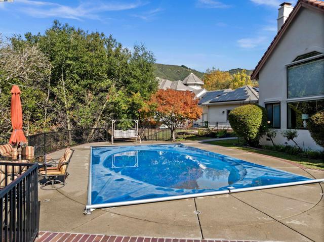 3146 Blackhawk Meadow Dr, Danville CA: https://media.crmls.org/mediaz/37235f2e-1c5b-4f2c-84c1-30cf3365ebba.jpg